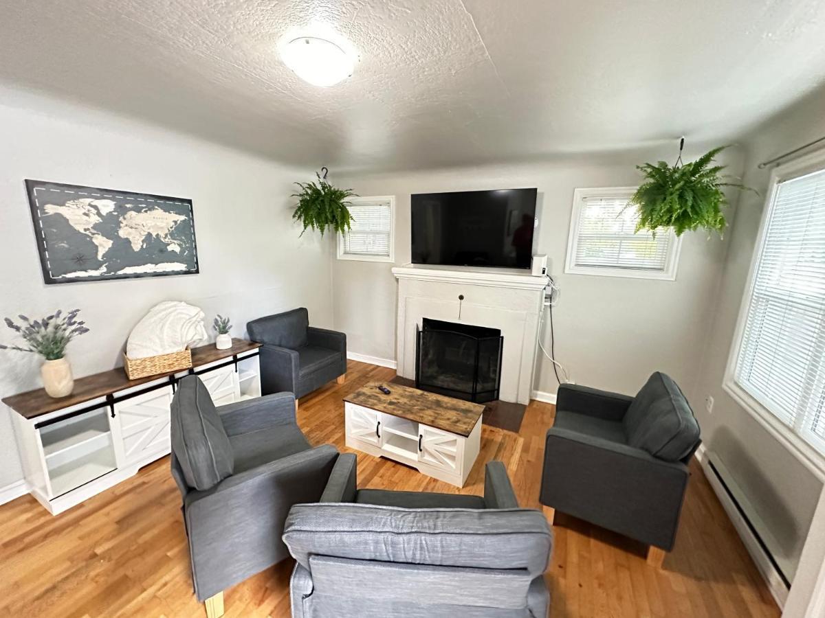 Charming 1930S Style Rustic Home ユージーン エクステリア 写真