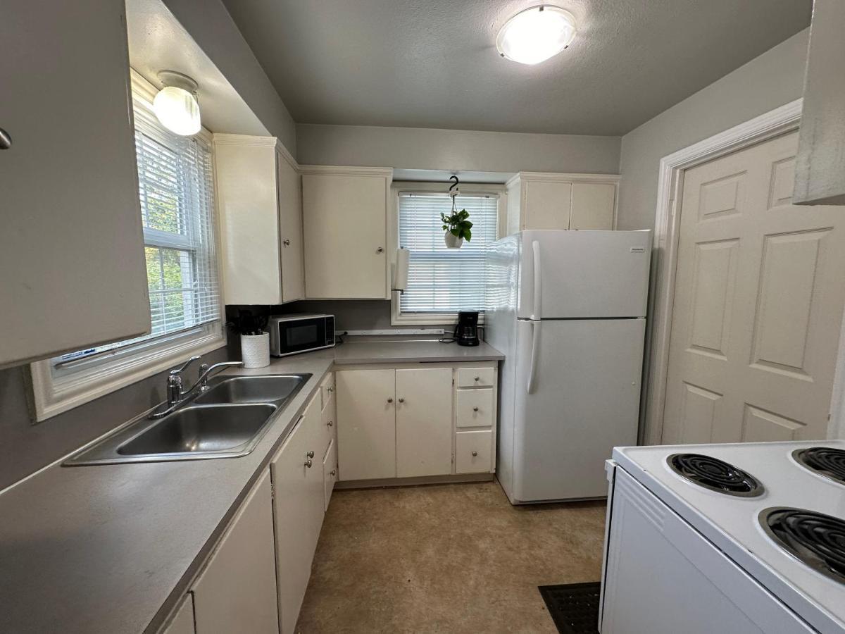 Charming 1930S Style Rustic Home ユージーン エクステリア 写真