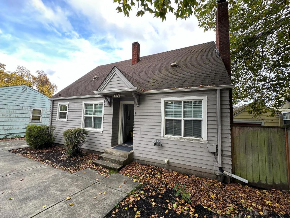 Charming 1930S Style Rustic Home ユージーン エクステリア 写真