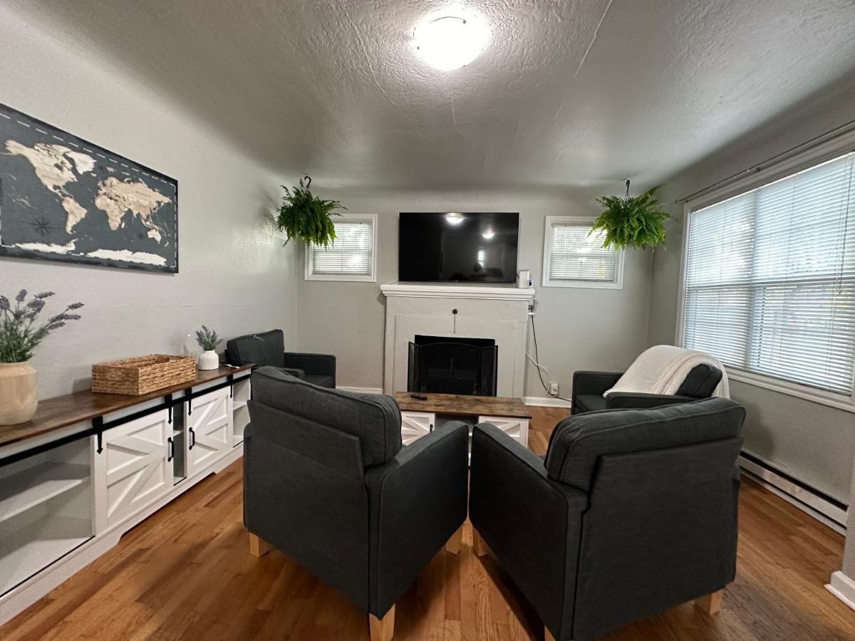 Charming 1930S Style Rustic Home ユージーン エクステリア 写真